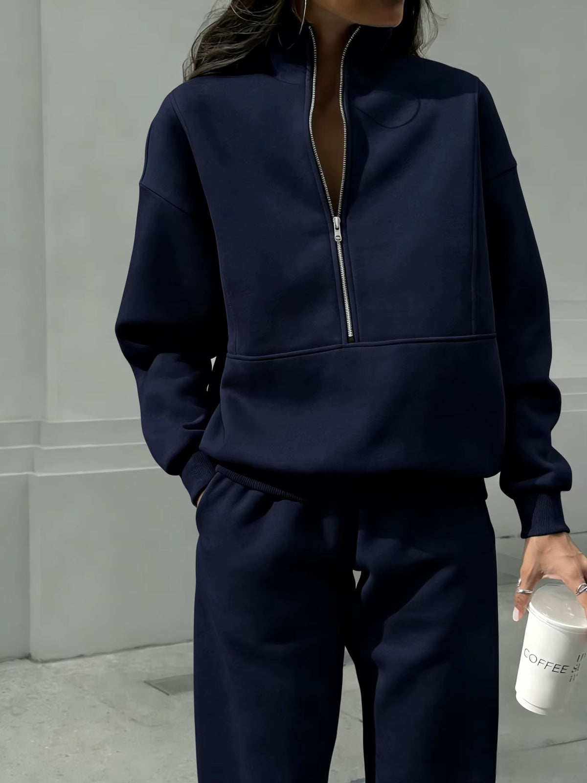 Completo Donna con Felpa Mezza Zip e Pantaloni Jogger – Calore Morbido e Comfort Quotidiano – Emilia