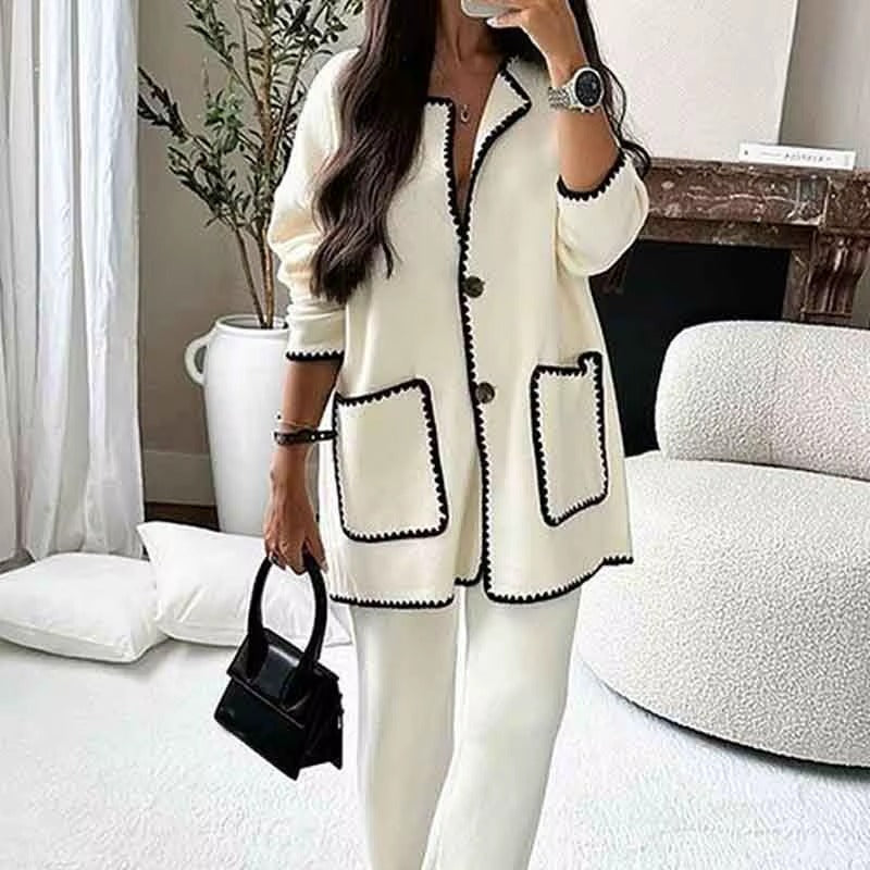 Completo Donna con Giacca Lunga e Pantaloni a Gamba Larga – Profili a Contrasto ed Eleganza – Cecilia