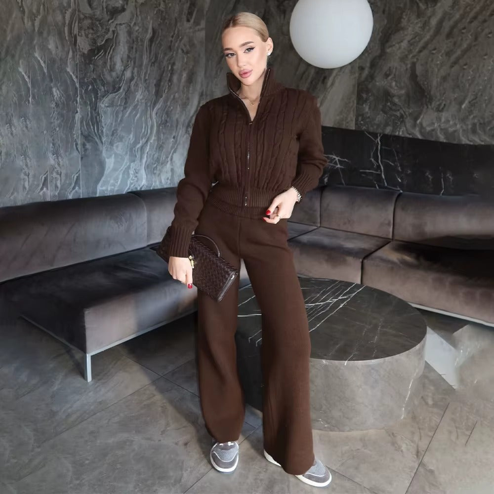 Completo Donna in Maglia con Cardigan a Trecce e Pantaloni a Gamba Larga – Eleganza Calda e Comfort – Elena