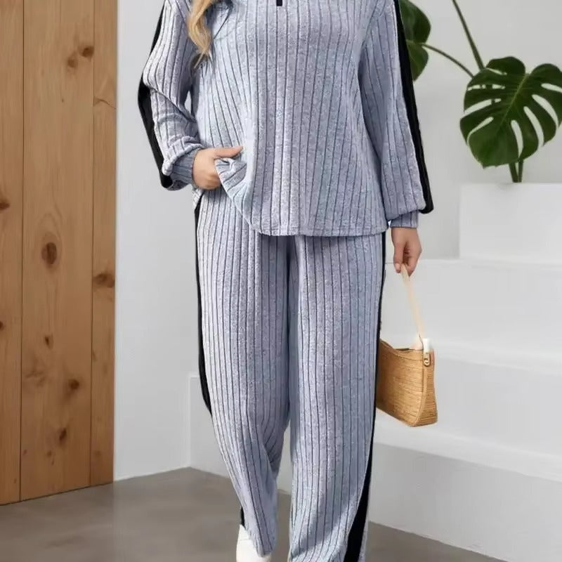 Completo Donna a Coste con Maglia Mezza Zip e Pantaloni a Gamba Larga – Righe Laterali e Comfort – Sabrina