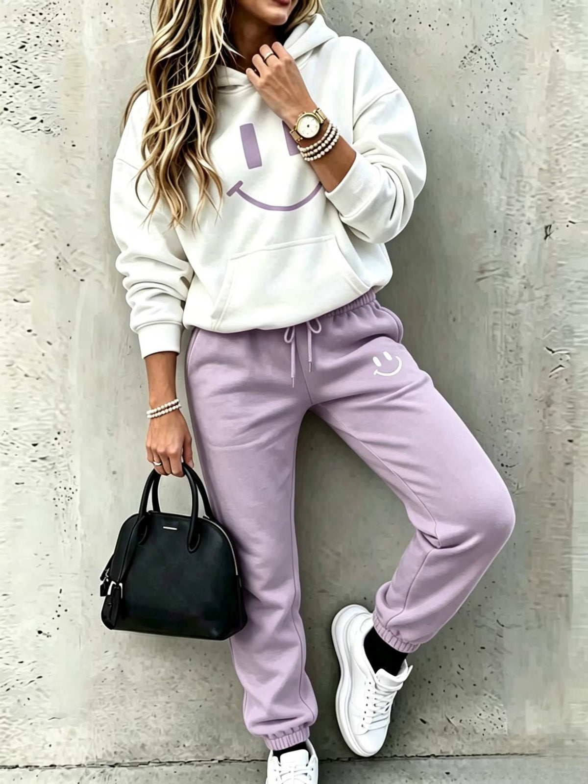 Completo Donna con Felpa con Cappuccio e Pantaloni Jogger – Design Smile e Comfort Casual – Allegra