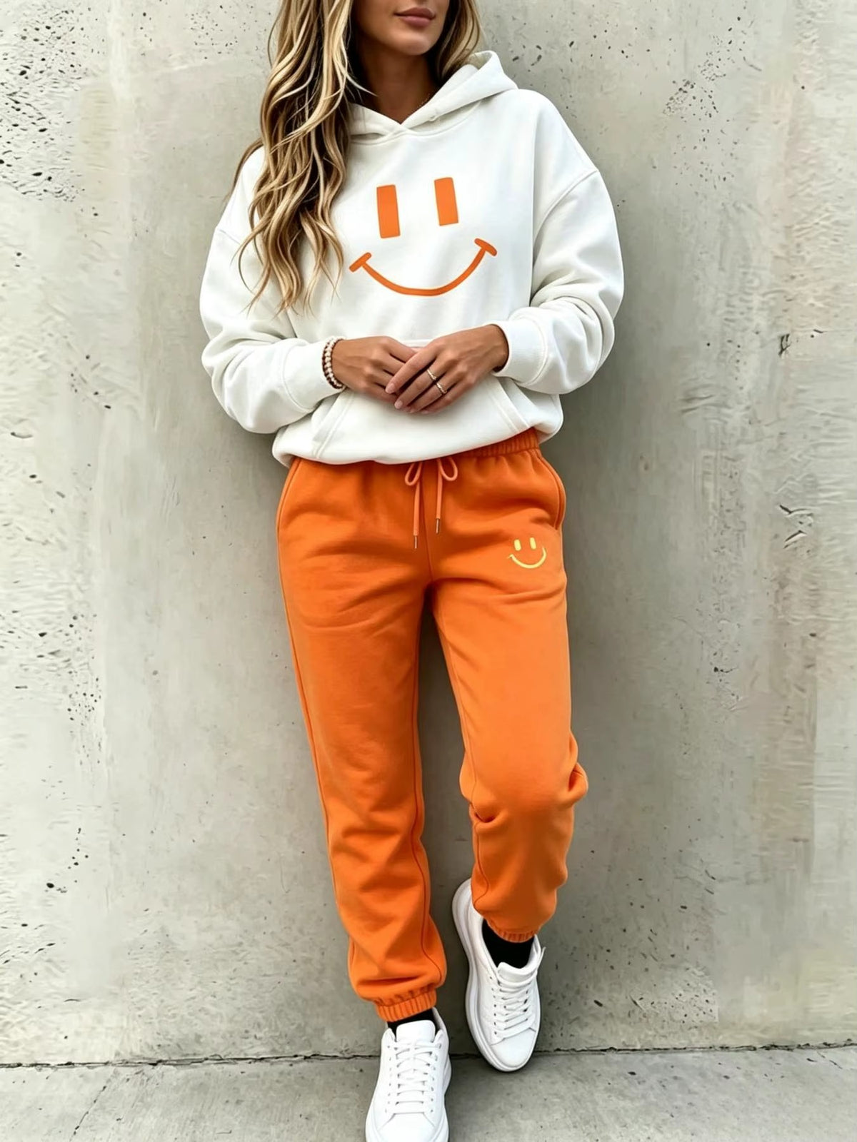 Completo Donna con Felpa con Cappuccio e Pantaloni Jogger – Design Smile e Comfort Casual – Allegra