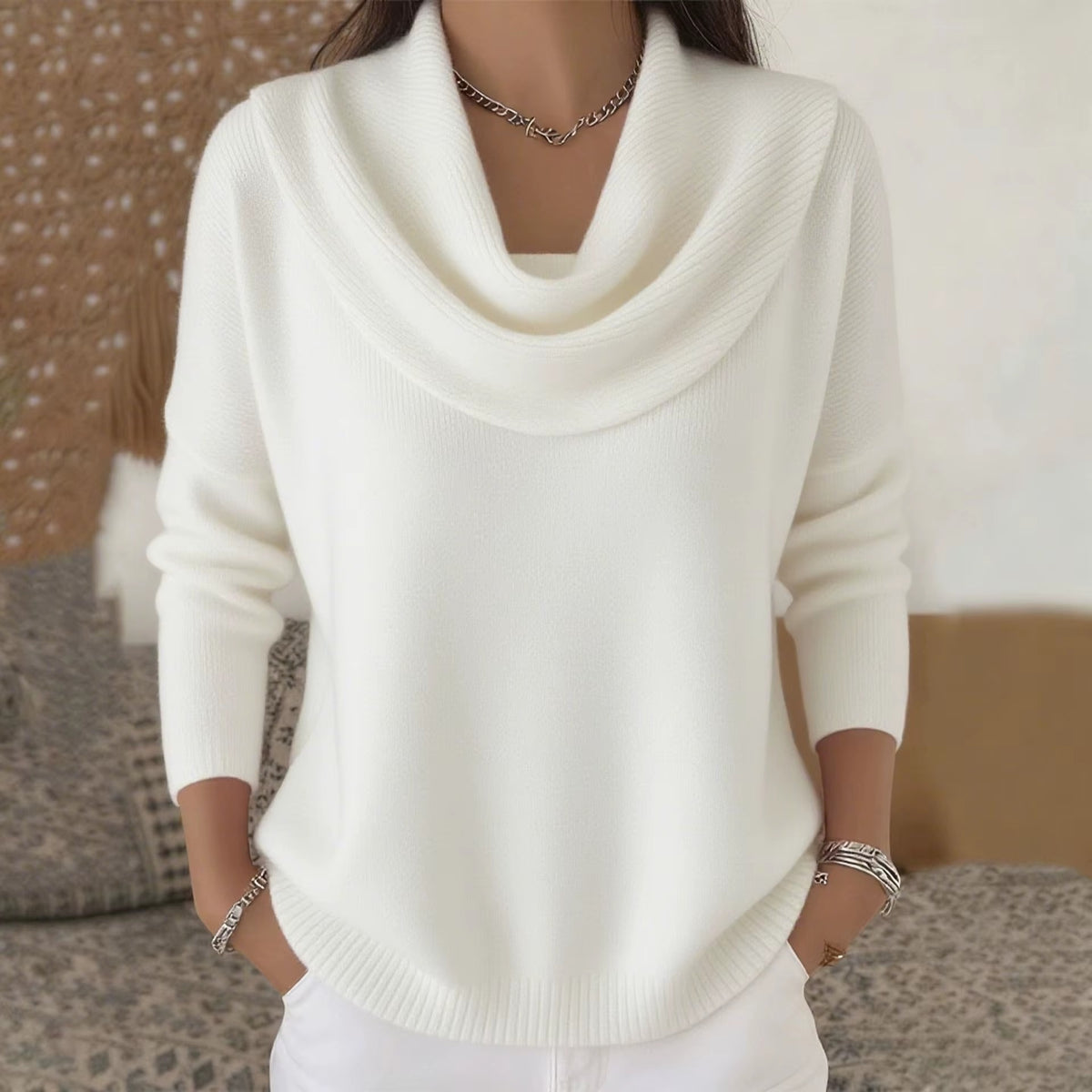 Maglione Donna Morbido con Collo Drappeggiato – Eleganza Luminosa per Ogni Giorno